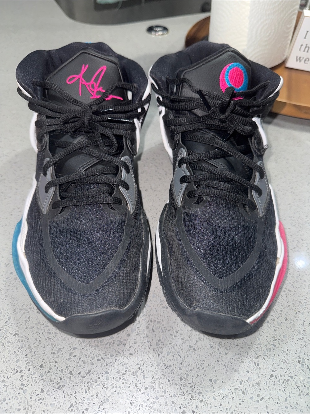 Kyrie infinity black/white – iron gray